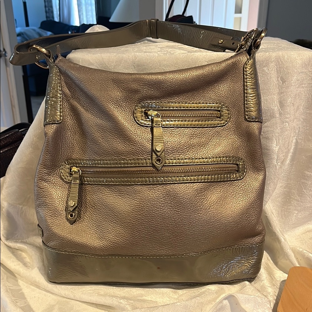 Vintage COLE HAAN subtle pebble leather. Metallic Pewter with brass hardware